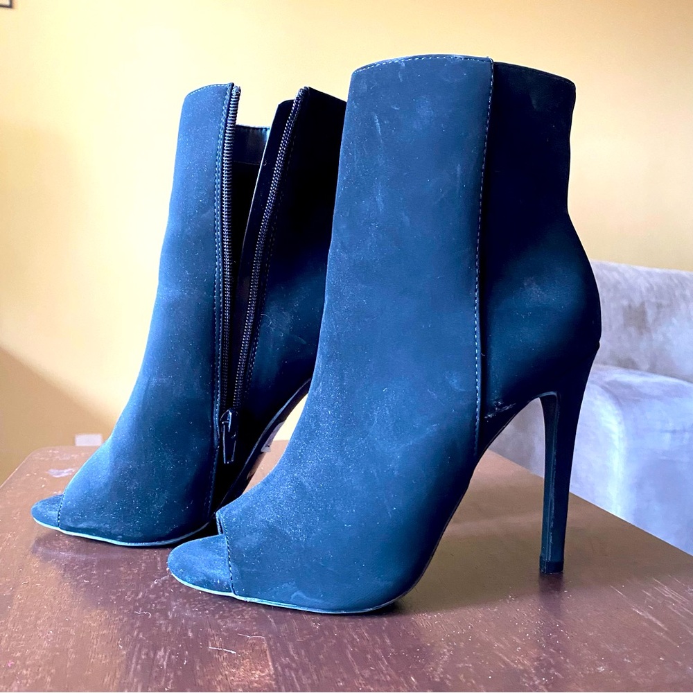 Peep-Toe heel booties